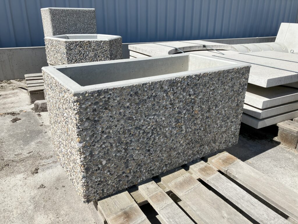 Betonový květník