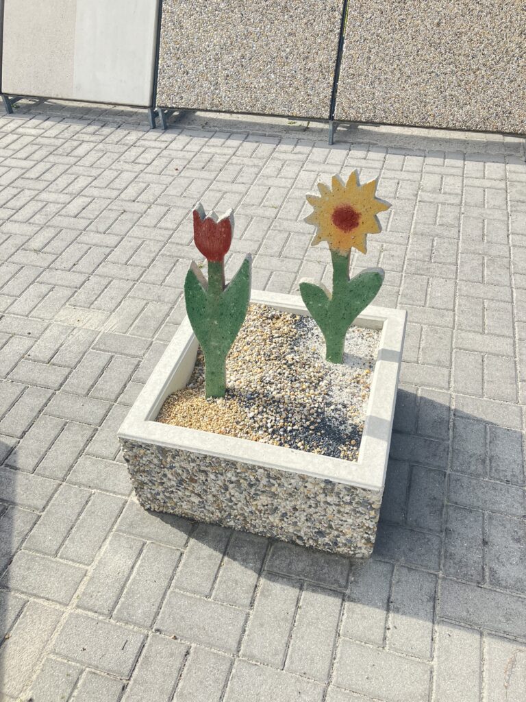 Betonový květník Betonový květník